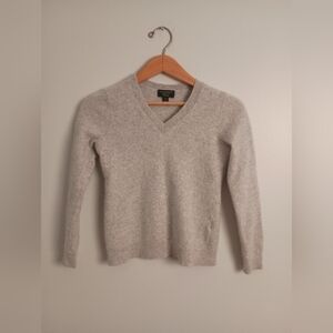 Cashmere Charter Club Luxury- Gray V-neck Cashmere Sweater- Size S
